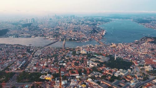 Große Luftaufnahme von Istanbul und dem Bosporus