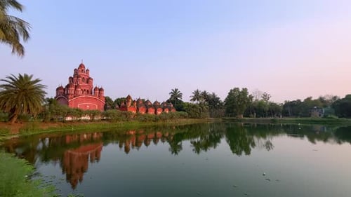 Le temple Somra Bazar Anandamayi a été créé en 1813. L'art en terre cuite sur les murs du temple
et