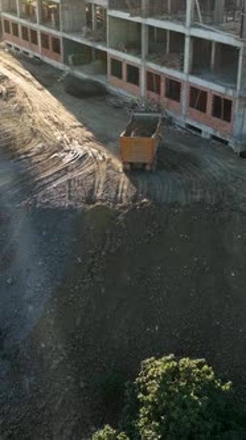 Vertical Video Machine Transports Soil to the Construction Site