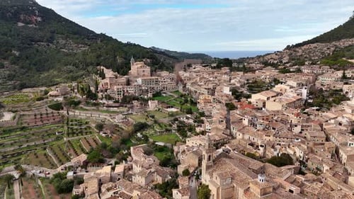 Traditional village of Valldemossa on the Tramuntana mountain, Mallorca, Balearic Islands, Spain dro