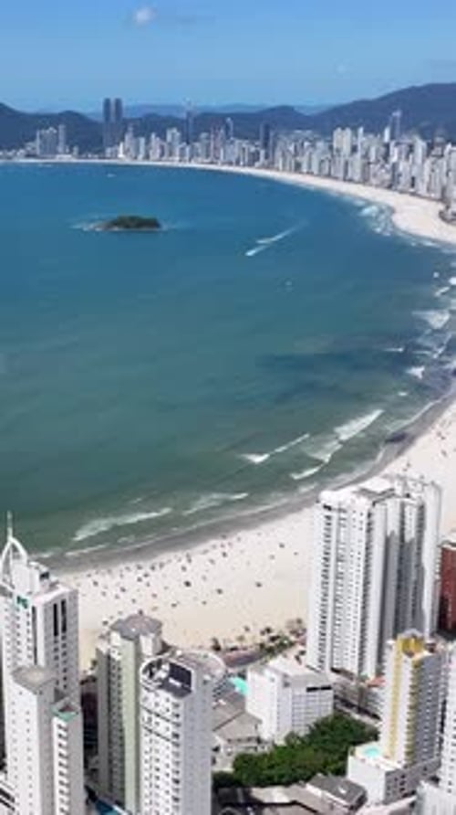 Horizonte de Balneario Camboriu en Balneario Camboriu en Santa Catarina, Brasil.