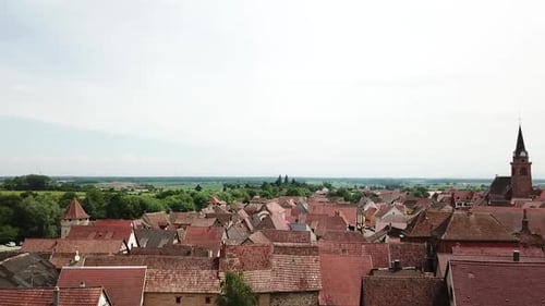 A stationary 360 footage panning to the left while showing the village, the grassland, and the mount