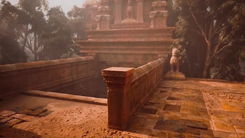 Ancien temple caché dans la jungle luxuriante du paysage intérieur du Myanmar