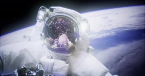 Astronaut im Weltraum reflektiert während des Weltraumspaziergangs den Kosmos und die Erde darunter