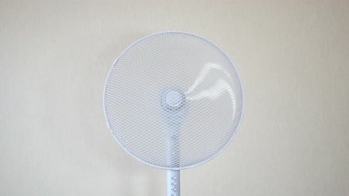 Moderner Ventilator oder Lüftungsschlitz aus Metall
