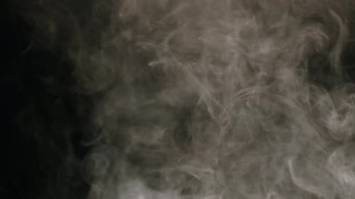 Rauch auf schwarzem Hintergrund, rauchender Dampf, Dampfwolken, Nahaufnahme, brennender Nebel