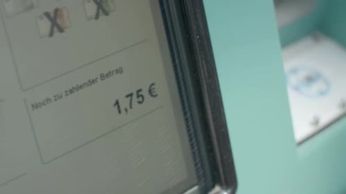 Close-up of a screen showing a decreasing amount to pay in euros