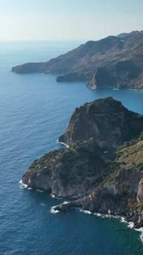 Vidéo verticale, paysage de montagne, vue aérienne, Turquie, Alanya