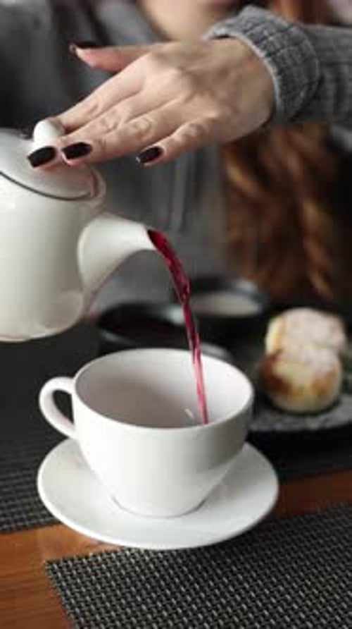 Girl in a cafe, close-ups