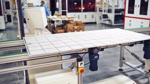Intérieur industriel. Processus automatisé sur fond d'usine moderne