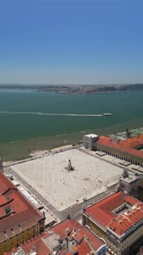 Vertical Orbit Right Over Praça do Comércio