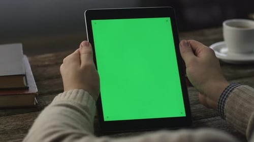 Utilisation du Tablet PC en mode Portrait à la maison. Mode de vie causal