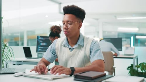 Desarrollador, soporte de TI y personal informático para la investigación de codificación, proyectos o actualizaciones de ciberseguridad