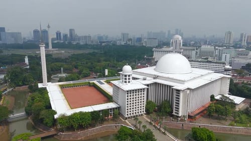 Istiqlal-Moschee Jakarta, Drohnenumlaufbahn