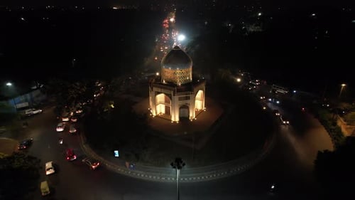 Images aériennes par Drone du rond-point de la route Sabz Burj à New Delhi, en Inde, la nuit