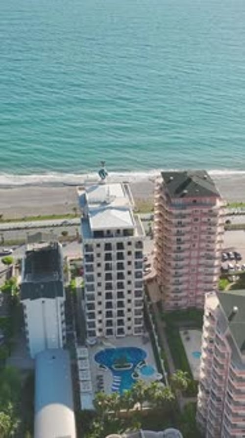 Vertical Video Machinery and Labor Team Up to Build on a Busy Construction Site