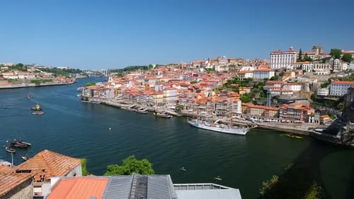Luftaufnahme von Porto City, Portugal, bei Sonnenuntergang