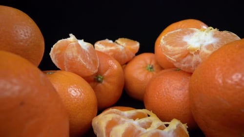 Viele reife Mandarinen in extrem detailliertem Makro hintereinander aufgenommen