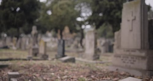 Friedhof, Begräbnis und Grabstein auf dem Friedhof für Todeszeremonie, Trauerritual und Gedenkfeier