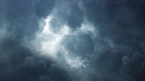 Gewitter, Blitzeinschlag in den Wolken vor dem Regen 4K