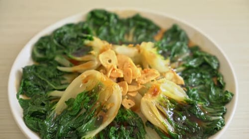 repolho chinês para bebês com molho de ostra e alho - estilo de comida asiática
