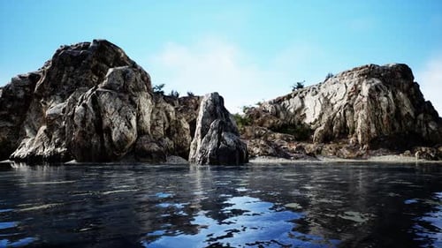 Rochers accidentés sur une côte rocheuse sur la côte ouest de l'océan Pacifique