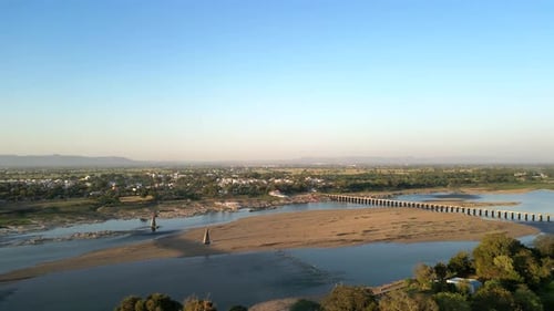 Vista de drone do rio Narmada em Madhya Pradesh