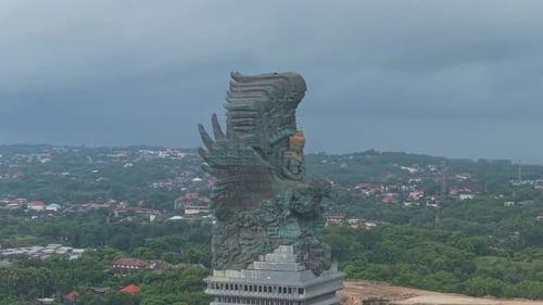 Vue aérienne de la statue de Garuda Wisnu Kencana à Bali, Indonésie
