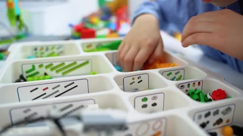 Robotik-Programmierkurs Kinder konstruieren und Code Roboter-STEM-Unterricht mit Konstruktorblöcken