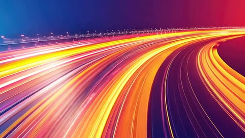 Hochgeschwindigkeitsautobahn bei Nacht. Bunte Lichtstreifen