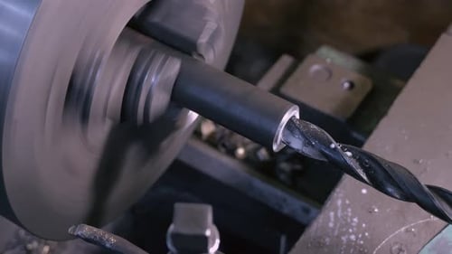 Drehmaschine, Fräsanlage, Metallknüppelschneidemaschine mit Spänen