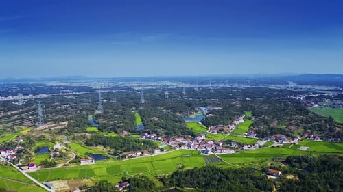 Freileitungen, die landesweit Strom liefern