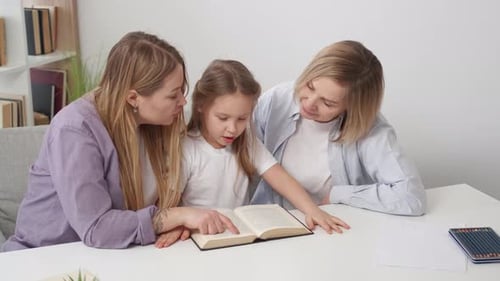 Lectura dura: Estudió el apoyo familiar de una niña