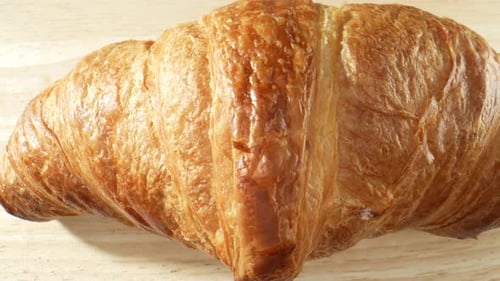 Croissants in 4K video.