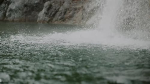 Belle cascade d'eau douce Cascade Nature