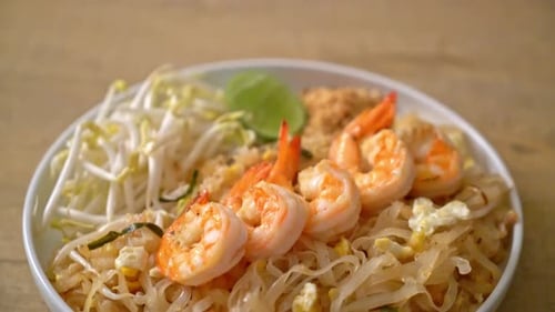 Pad Thai with Shrimp Close Up