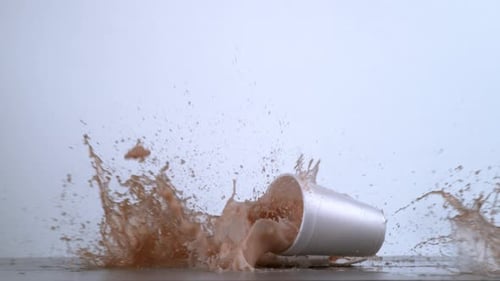 Vom Verschütten von Kaffee, mit der Phantom Flex-Kamera