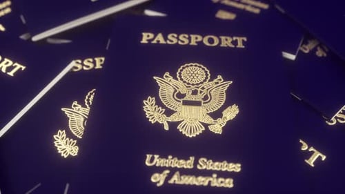 Passeports américains sur la table. Concept d'immigration, de citoyenneté, de voyage et de tourisme aux États-Unis