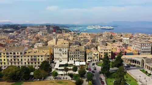 Vue panoramique de Kerkyra, capitale de l'île de Corfou, en Grèce. Vue aérienne de Kerkyra par drone
avec beauti