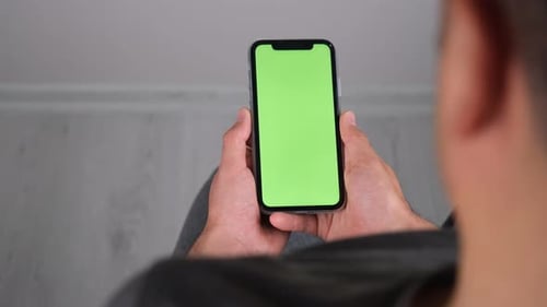 Telefon mit grünem Bildschirm