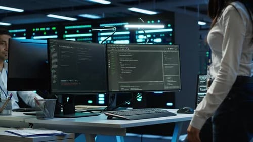 Data Center Network Engineer Managing Infrastructure