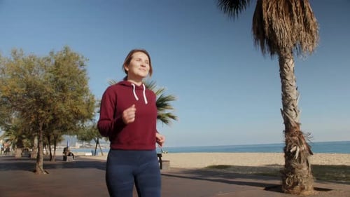 Treino de corrida matinal, corrida na praia, conceito de estilo de vida saudável