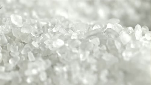 La caída de un cristal de sal filmado con una cámara de alta velocidad a 1000 fps