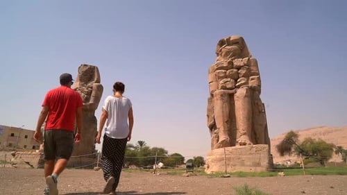 Visiting the sculptures of the ancient pharaohs in the city of Luxor. Egypt, hd video, tourism retur