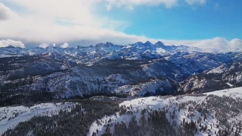 Hiver et printemps : station de ski de Mammoth Mountain, California Hemlocks, Ritter Range, Sierra Nevadas, Minarets