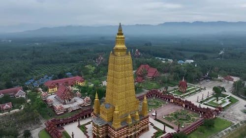 Vista aérea de Wat Maha That Wachiramongkol, Tailandia.