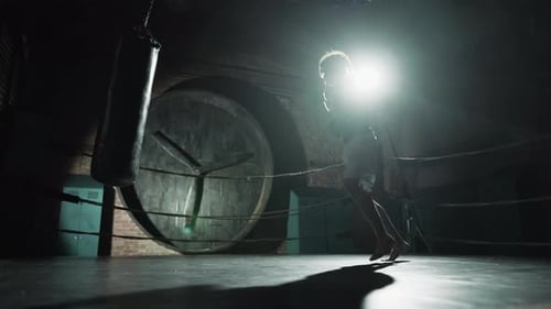 Energy of Sport Professionelles Kämpfertraining im Boxring schlagen Boxsack, Filmmusik Zeitlupe