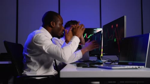 Two Traders Shocked By a Market Crash on Stock Charts