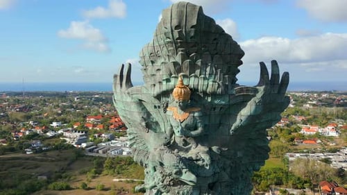 Vue aérienne de la statue de Garuda Wisnu Kencana à Bali, Indonésie