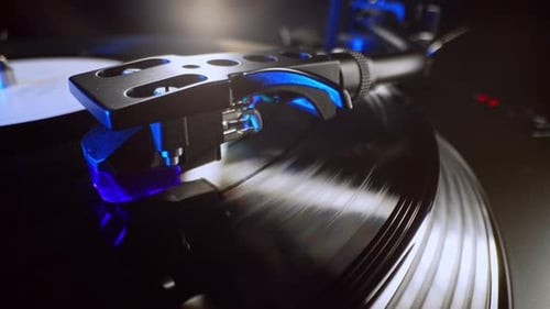 Klassischer Plattenspieler, Drehscheibe, analoger Sound, Musik, Vintage-AestheticsLP